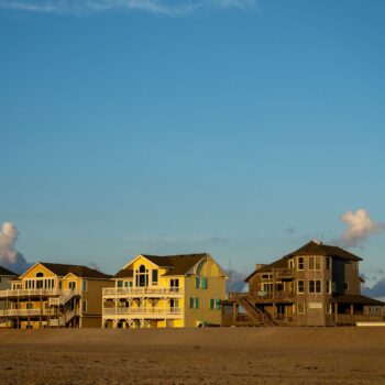 HOA vs. Non-HOA Homes in the Outer Banks: Which Should You Buy?