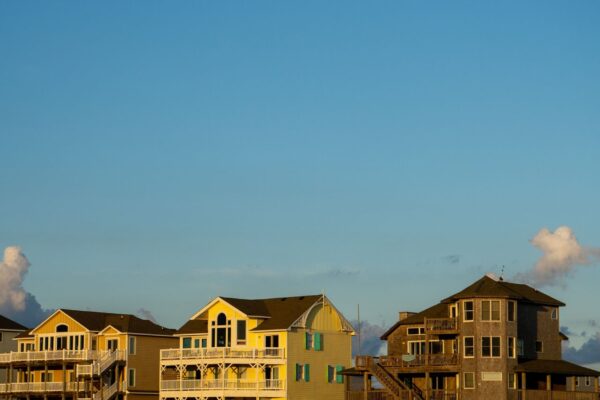 HOA vs. Non-HOA Homes in the Outer Banks: Which Should You Buy?